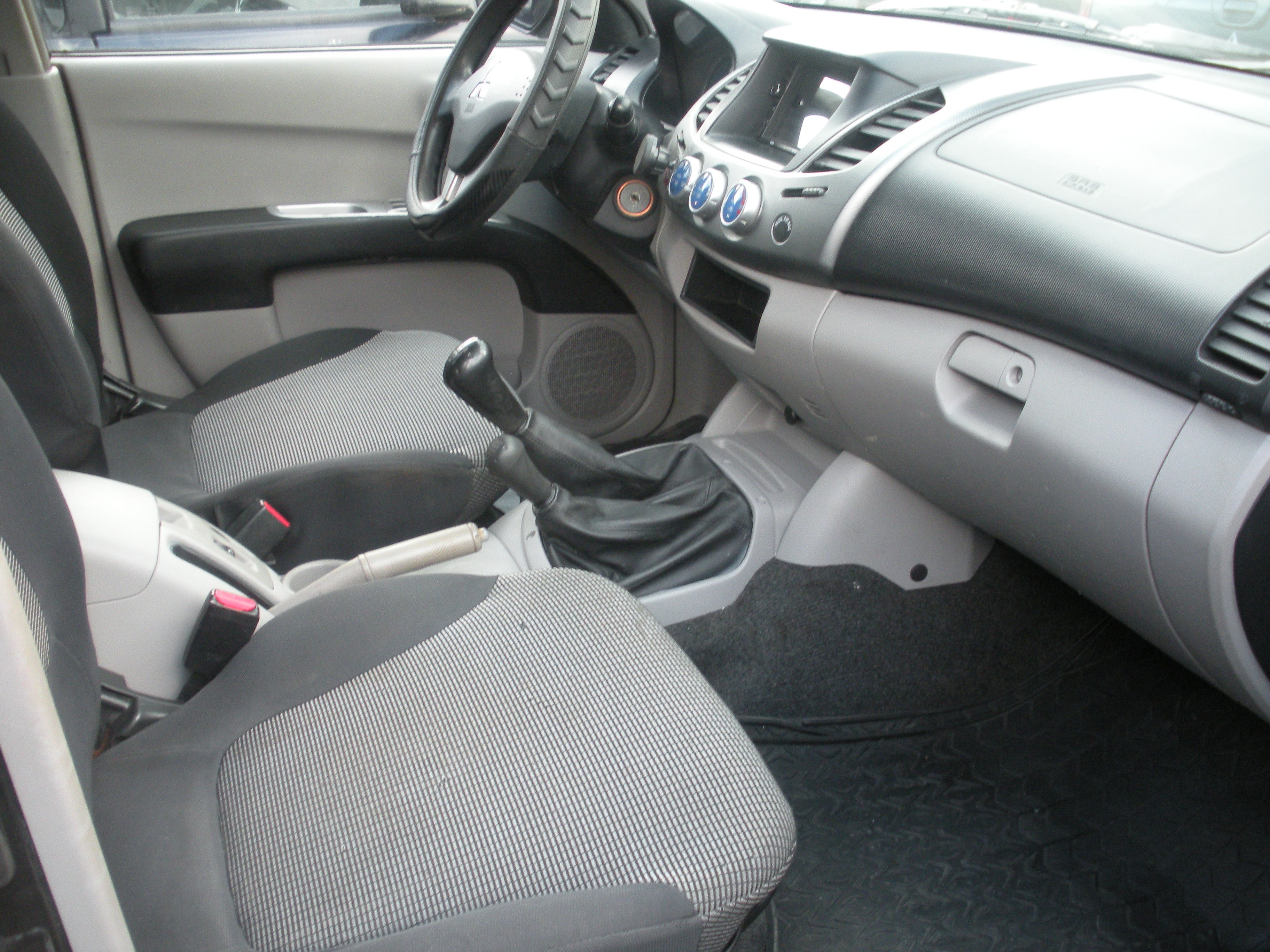 Pick-up Mitsubishi L200 Intense 2.5 DI-D 136CV  Usato Frosinone – 160.000 km – 2011